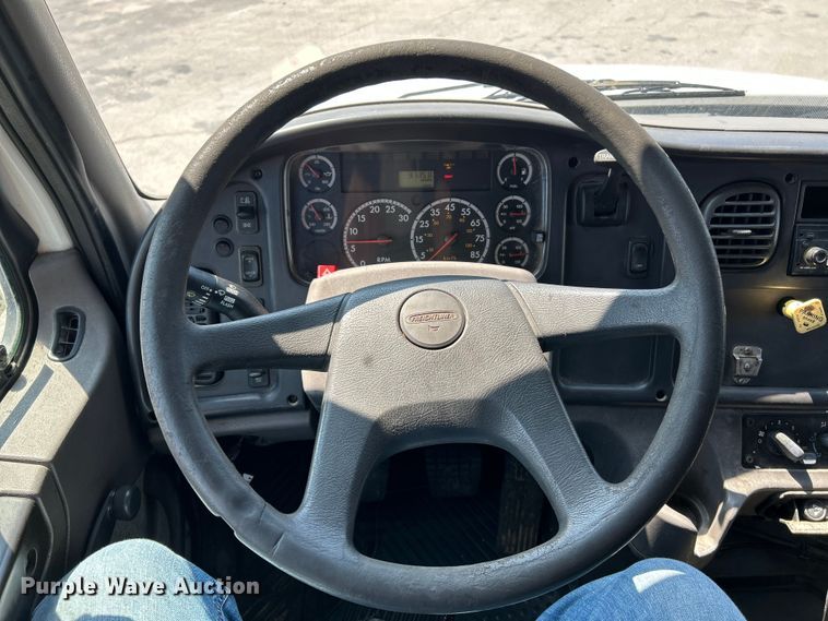 image for item NL9643 2006 Freightliner Business Class M2  oil distributor truck