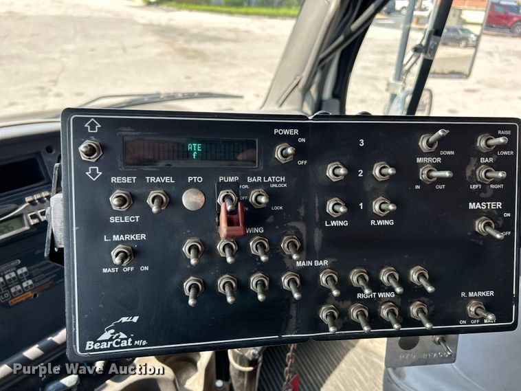 image for item NL9643 2006 Freightliner Business Class M2  oil distributor truck