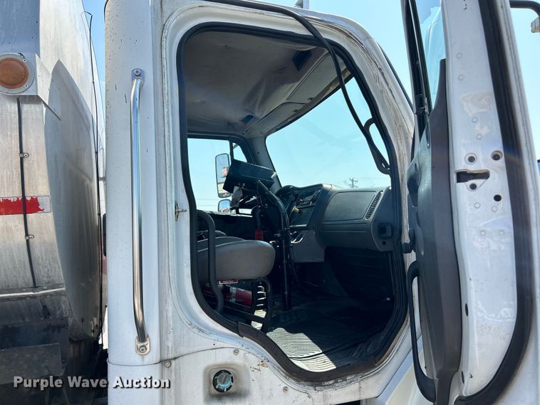 image for item NL9643 2006 Freightliner Business Class M2  oil distributor truck