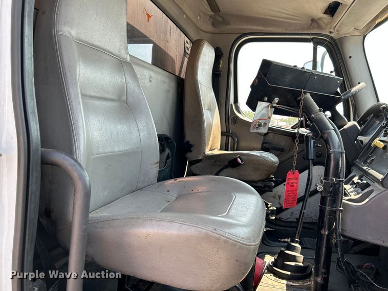 image for item NL9643 2006 Freightliner Business Class M2  oil distributor truck