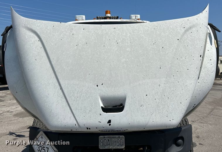 image for item NL9643 2006 Freightliner Business Class M2  oil distributor truck