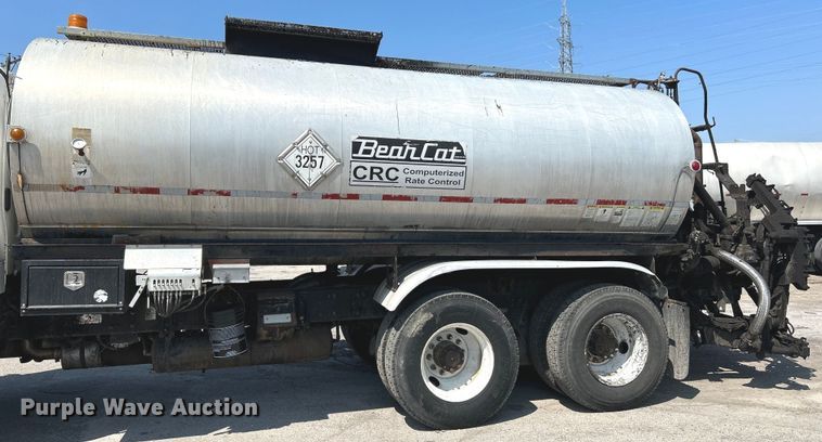 image for item NL9643 2006 Freightliner Business Class M2  oil distributor truck