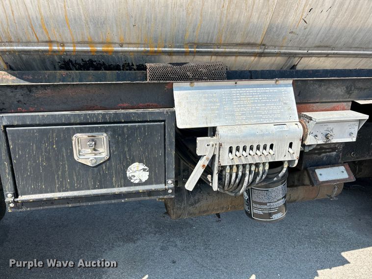 image for item NL9643 2006 Freightliner Business Class M2  oil distributor truck