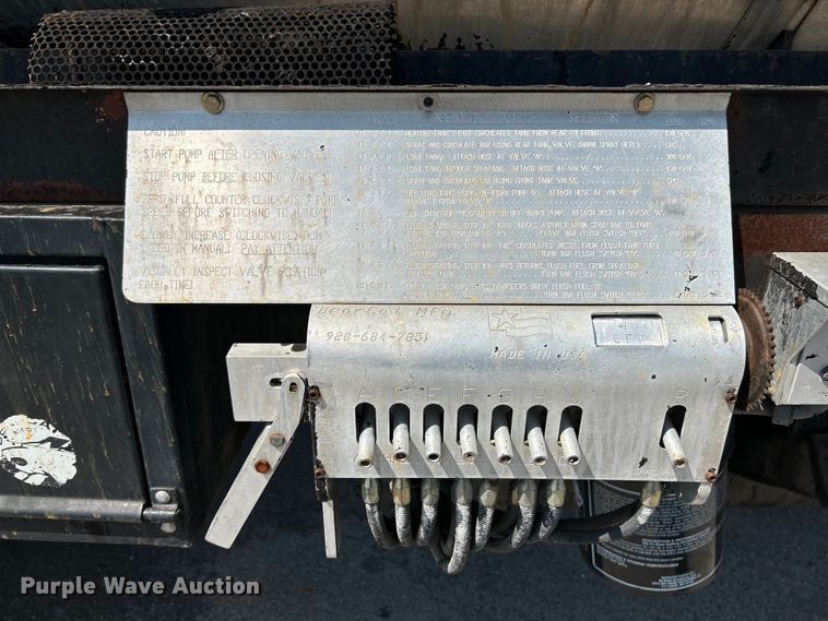 image for item NL9643 2006 Freightliner Business Class M2  oil distributor truck