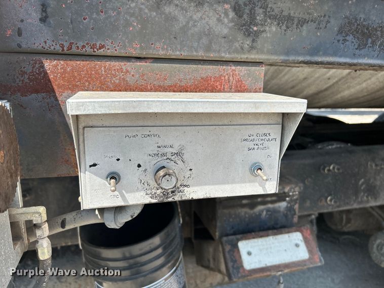 image for item NL9643 2006 Freightliner Business Class M2  oil distributor truck