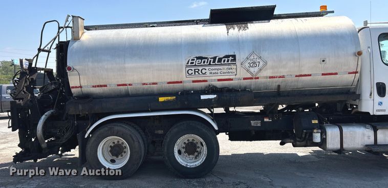 image for item NL9643 2006 Freightliner Business Class M2  oil distributor truck