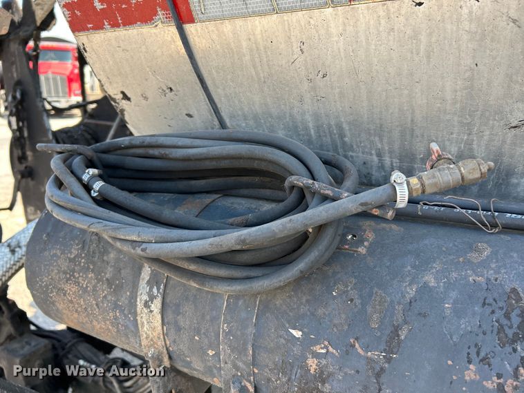 image for item NL9643 2006 Freightliner Business Class M2  oil distributor truck