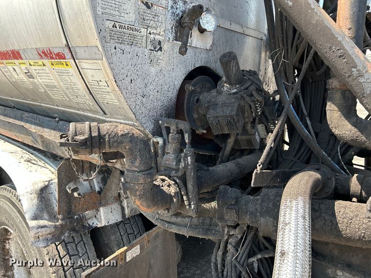 image for item NL9643 2006 Freightliner Business Class M2  oil distributor truck