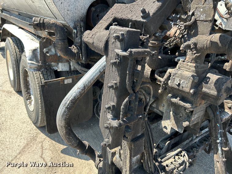 image for item NL9643 2006 Freightliner Business Class M2  oil distributor truck