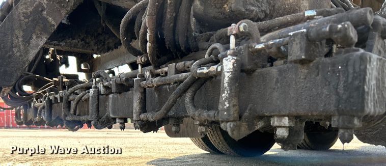 image for item NL9643 2006 Freightliner Business Class M2  oil distributor truck