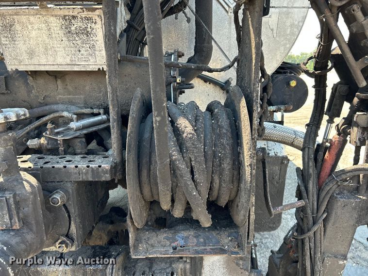 image for item NL9643 2006 Freightliner Business Class M2  oil distributor truck