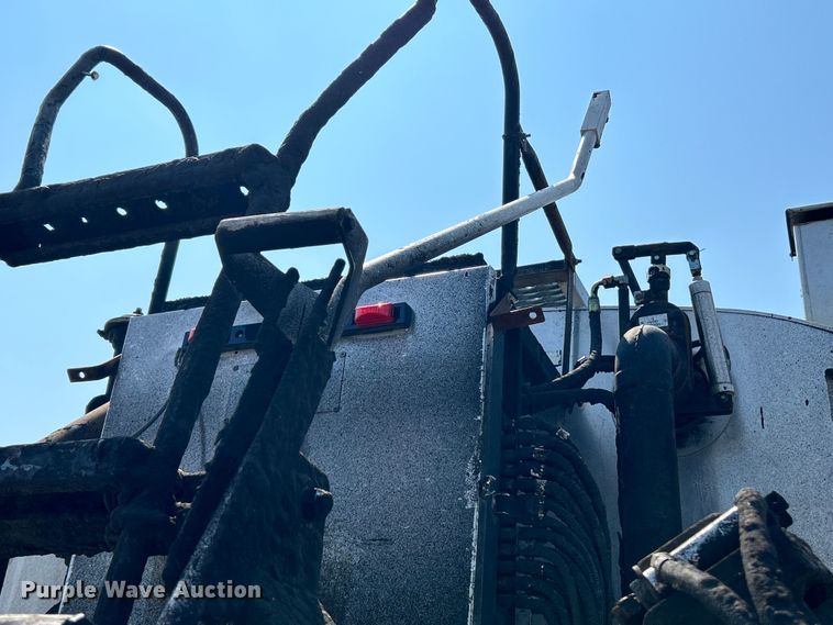 image for item NL9643 2006 Freightliner Business Class M2  oil distributor truck