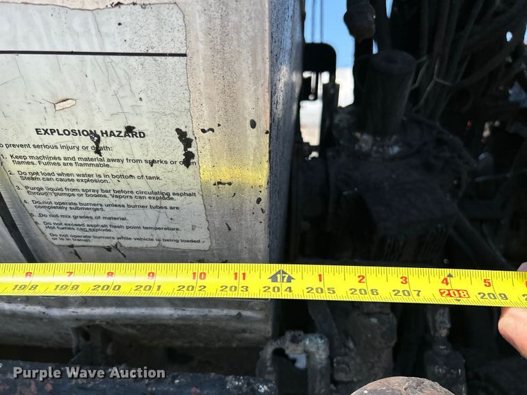 image for item NL9643 2006 Freightliner Business Class M2  oil distributor truck