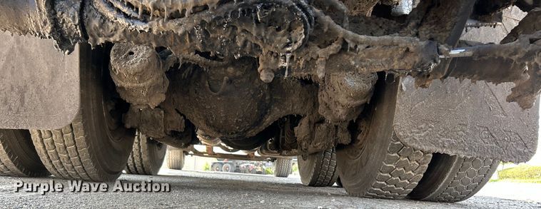 image for item NL9643 2006 Freightliner Business Class M2  oil distributor truck