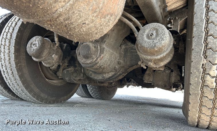 image for item NL9643 2006 Freightliner Business Class M2  oil distributor truck