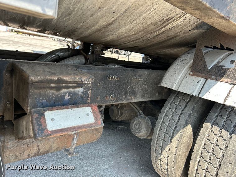 image for item NL9643 2006 Freightliner Business Class M2  oil distributor truck