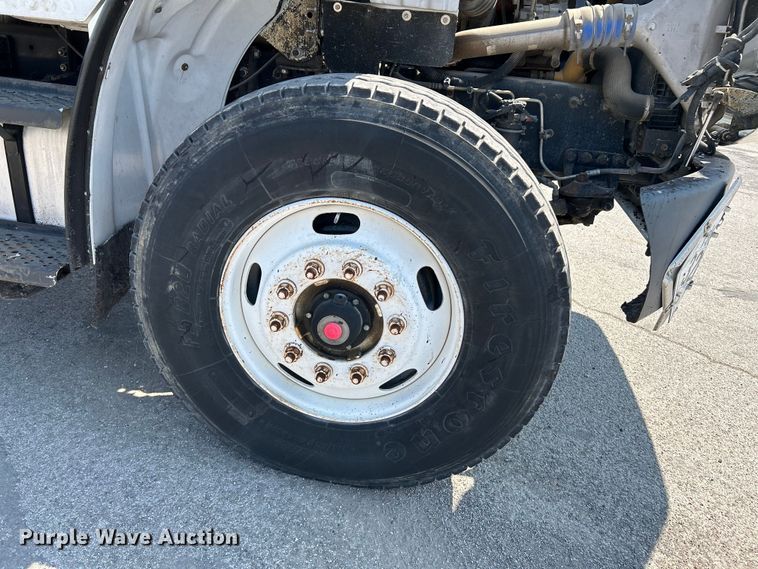 image for item NL9643 2006 Freightliner Business Class M2  oil distributor truck