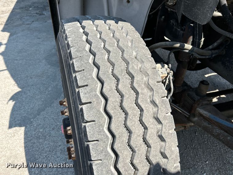 image for item NL9643 2006 Freightliner Business Class M2  oil distributor truck