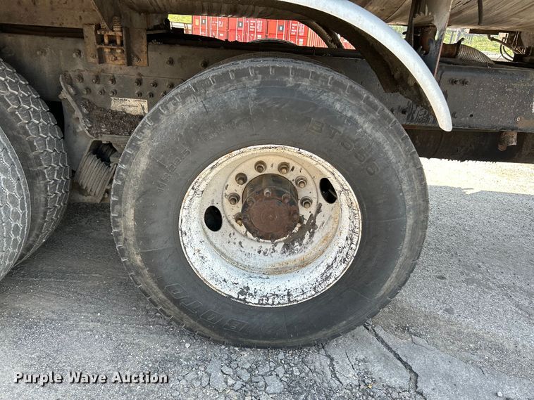 image for item NL9643 2006 Freightliner Business Class M2  oil distributor truck