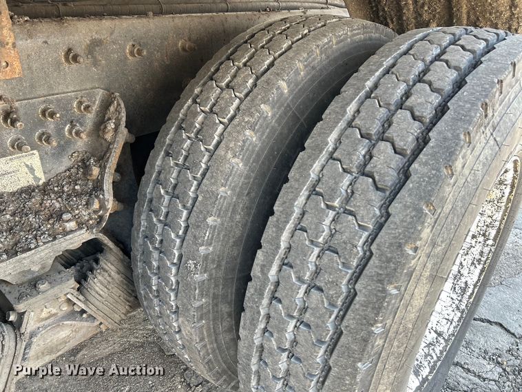 image for item NL9643 2006 Freightliner Business Class M2  oil distributor truck