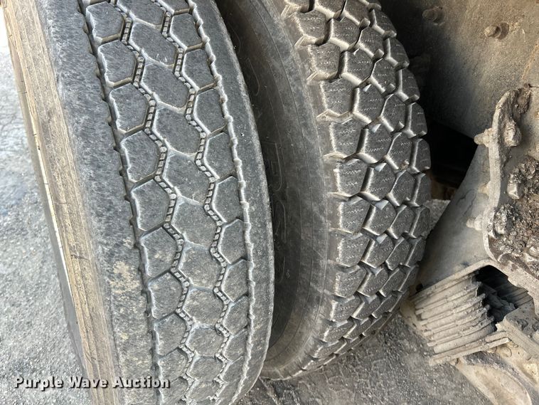 image for item NL9643 2006 Freightliner Business Class M2  oil distributor truck