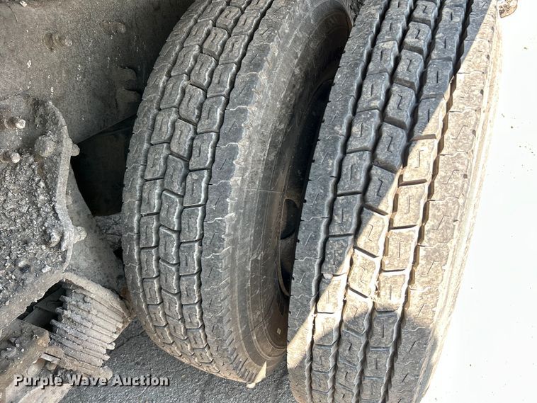 image for item NL9643 2006 Freightliner Business Class M2  oil distributor truck