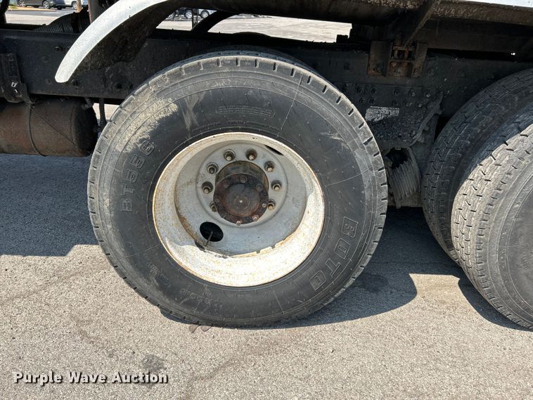 image for item NL9643 2006 Freightliner Business Class M2  oil distributor truck