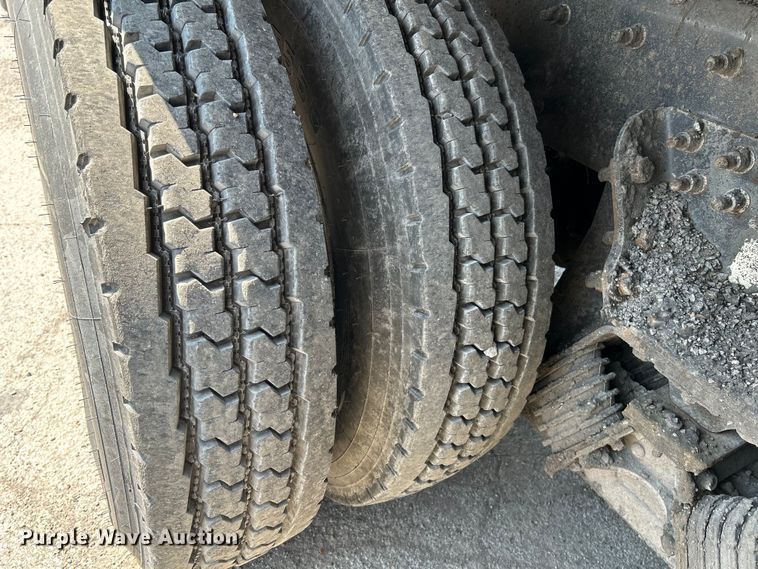 image for item NL9643 2006 Freightliner Business Class M2  oil distributor truck