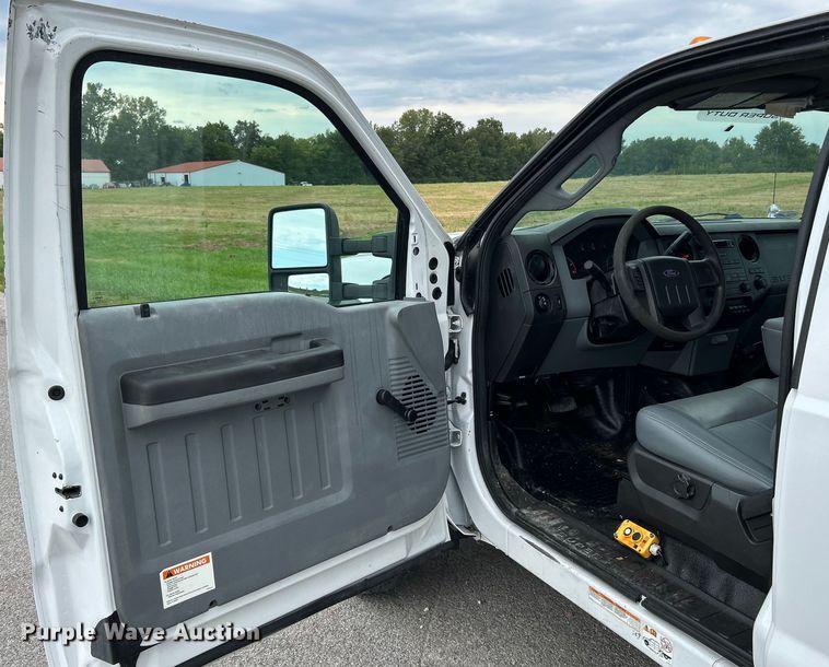 image for item NL9648 2012 Ford F550 Super Duty XL  chipper truck