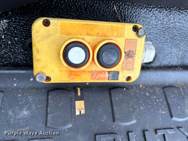 image for item NL9648 2012 Ford F550 Super Duty XL  chipper truck