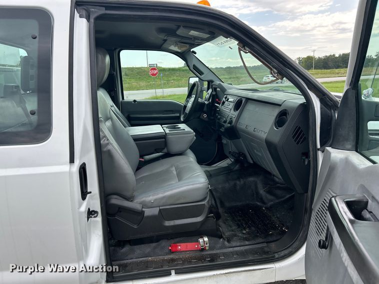 image for item NL9648 2012 Ford F550 Super Duty XL  chipper truck