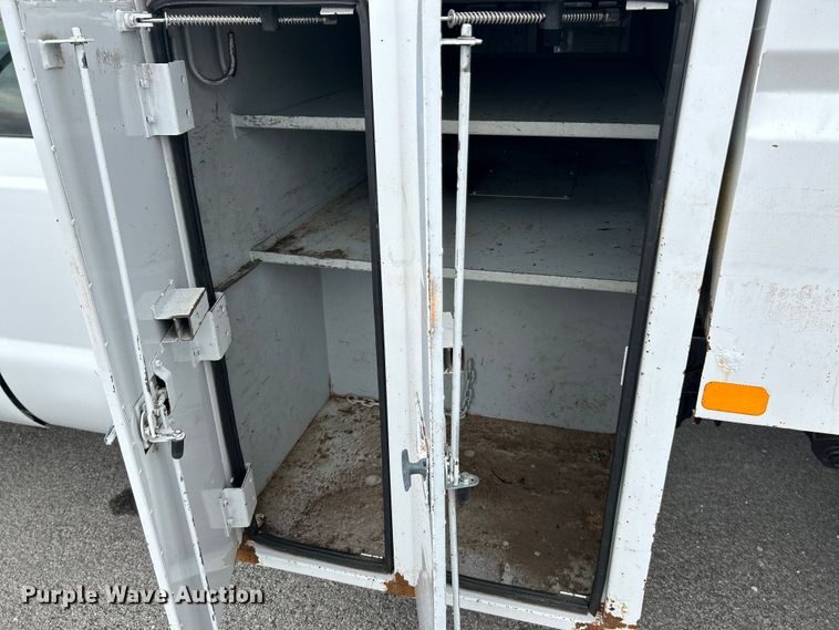 image for item NL9648 2012 Ford F550 Super Duty XL  chipper truck