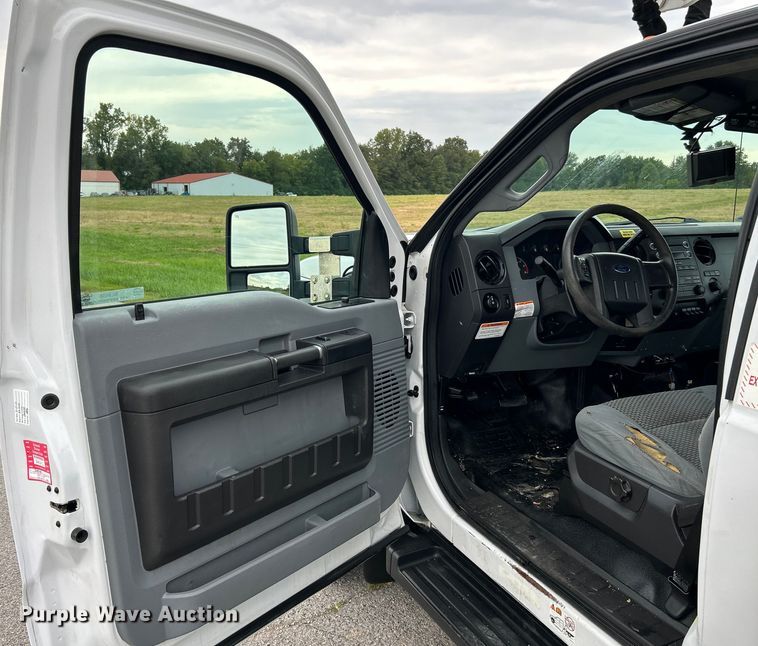image for item NL9650 2013 Ford F550 Super Duty XL  bucket truck