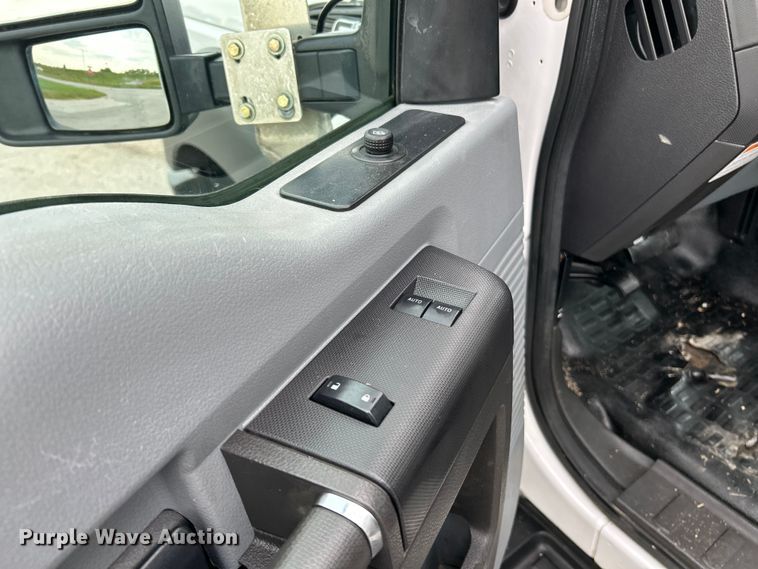 image for item NL9650 2013 Ford F550 Super Duty XL  bucket truck