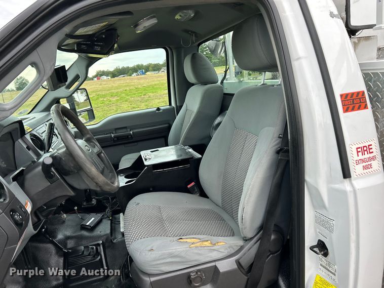 image for item NL9650 2013 Ford F550 Super Duty XL  bucket truck