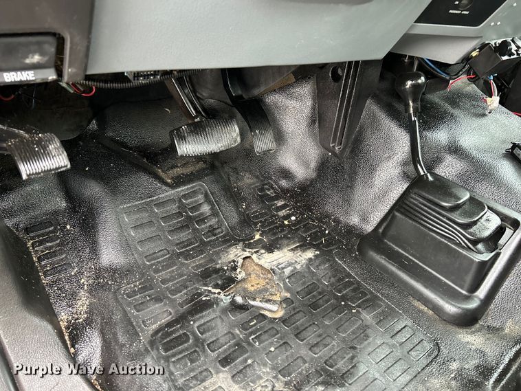 image for item NL9650 2013 Ford F550 Super Duty XL  bucket truck