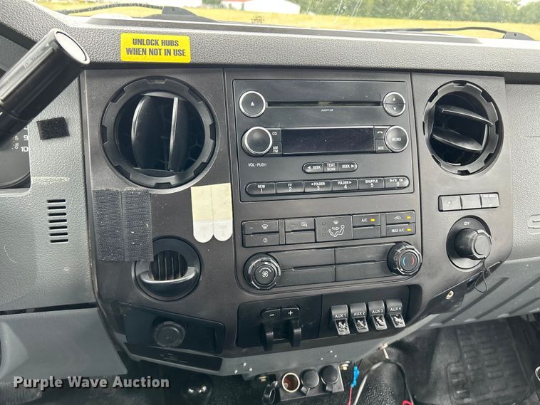 image for item NL9650 2013 Ford F550 Super Duty XL  bucket truck