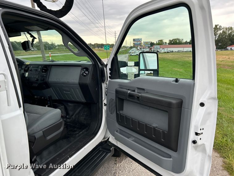 image for item NL9650 2013 Ford F550 Super Duty XL  bucket truck