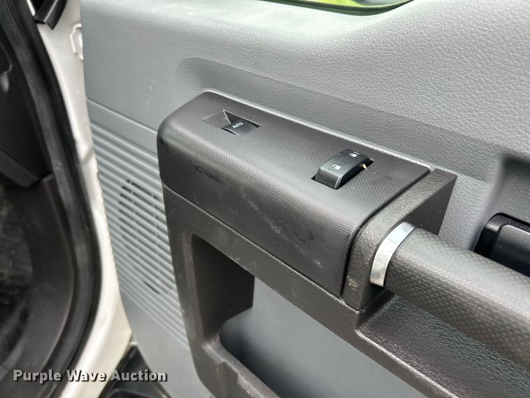 image for item NL9650 2013 Ford F550 Super Duty XL  bucket truck