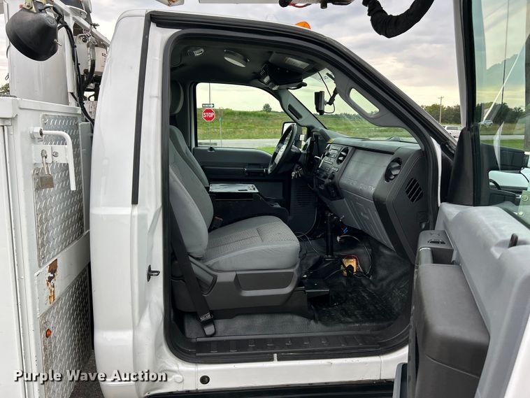 image for item NL9650 2013 Ford F550 Super Duty XL  bucket truck