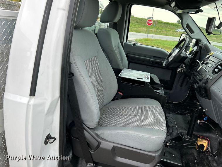 image for item NL9650 2013 Ford F550 Super Duty XL  bucket truck