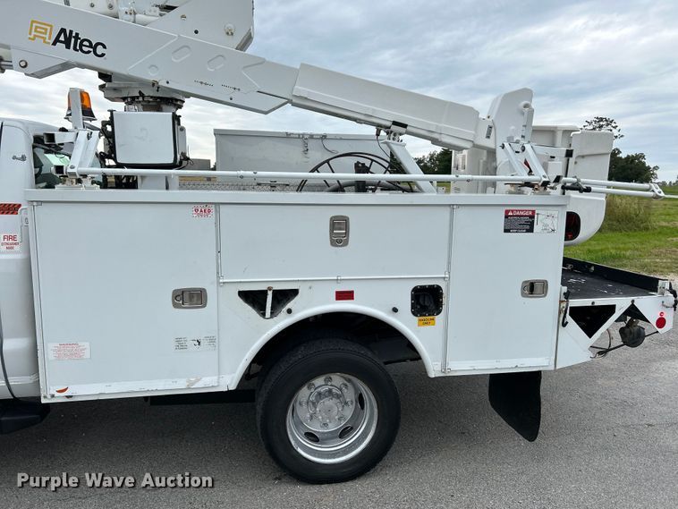 image for item NL9650 2013 Ford F550 Super Duty XL  bucket truck