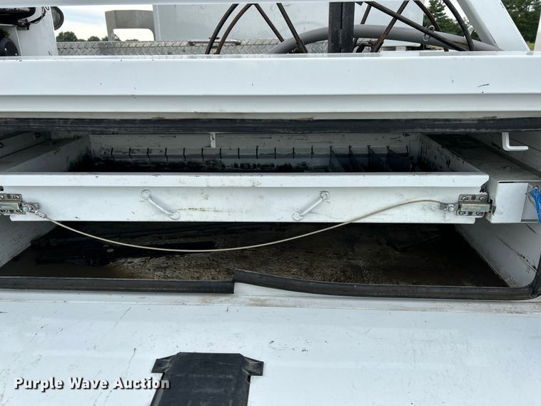 image for item NL9650 2013 Ford F550 Super Duty XL  bucket truck