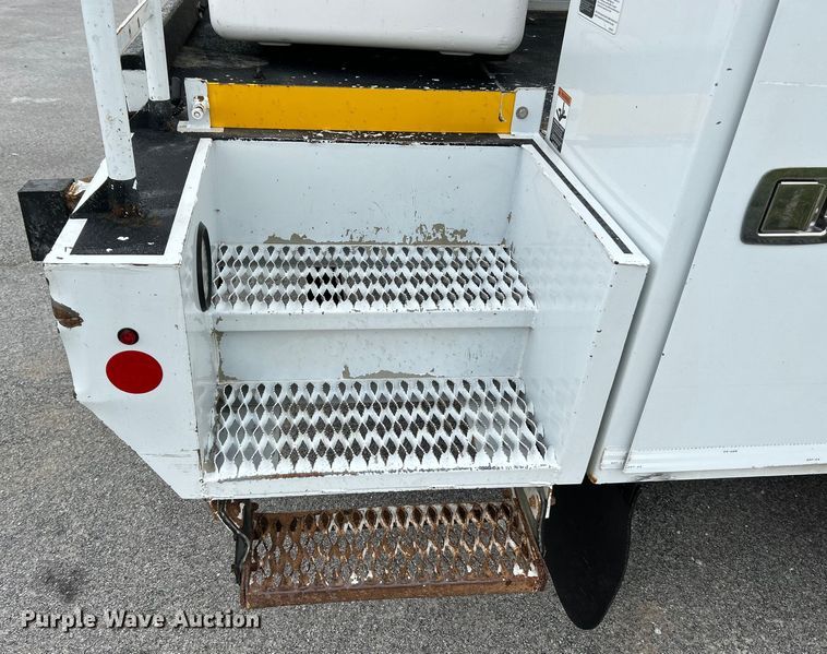image for item NL9650 2013 Ford F550 Super Duty XL  bucket truck