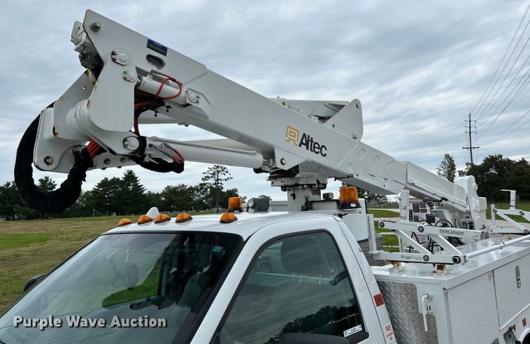 image for item NL9650 2013 Ford F550 Super Duty XL  bucket truck