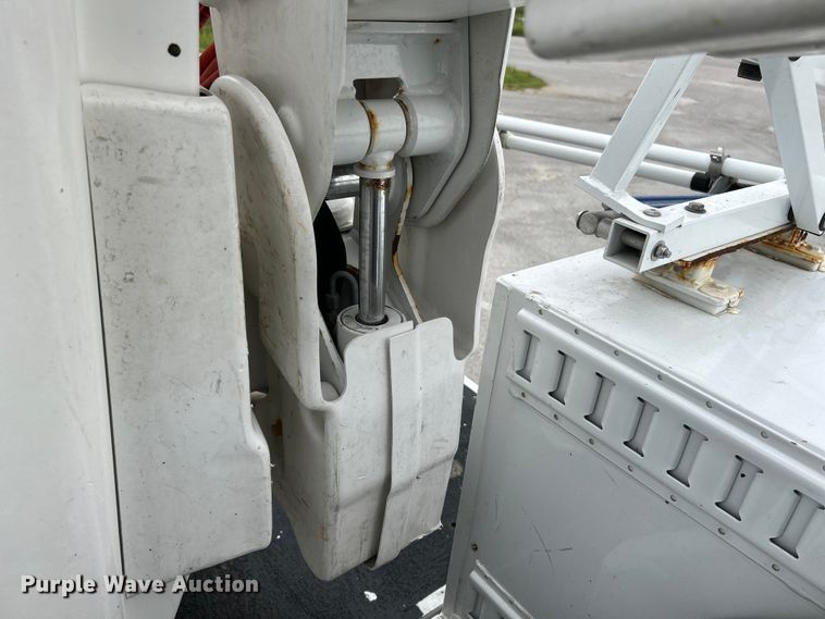 image for item NL9650 2013 Ford F550 Super Duty XL  bucket truck