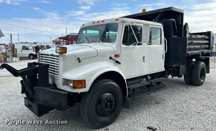 image for item NL9654 2001 International 4900  crew cab dump truck