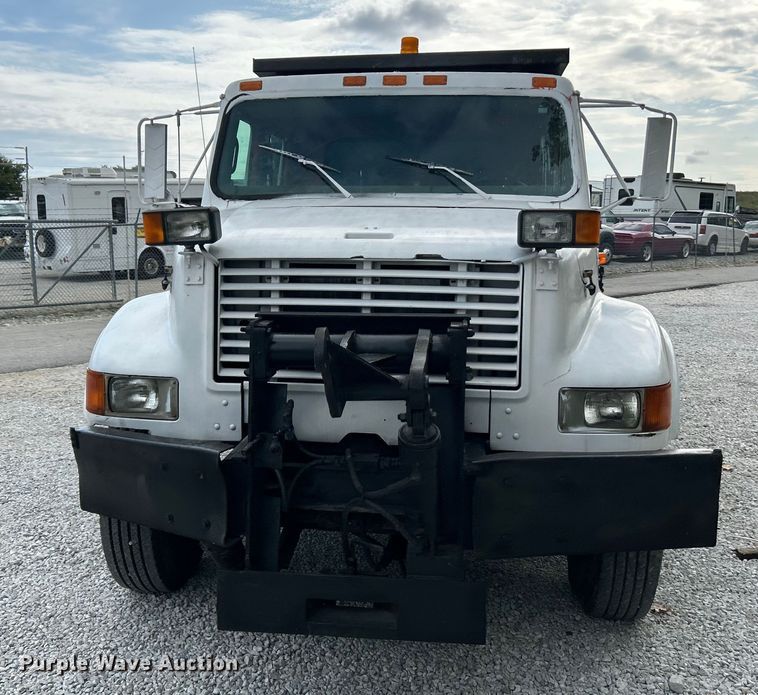 image for item NL9654 2001 International 4900  crew cab dump truck
