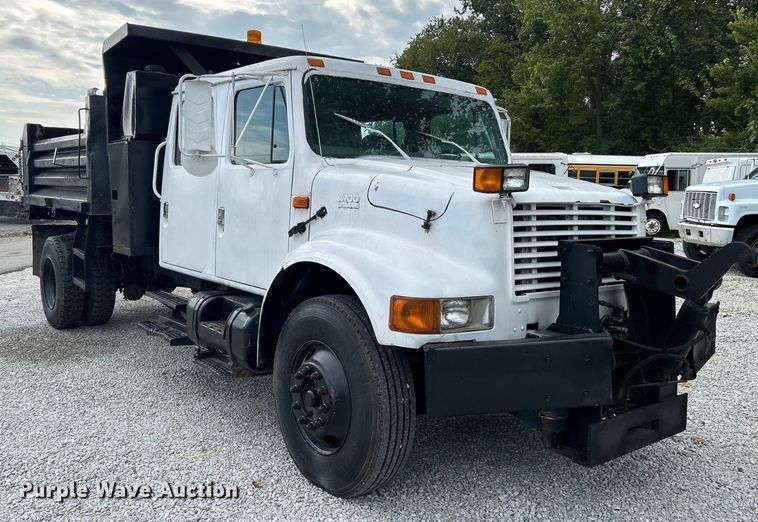 image for item NL9654 2001 International 4900  crew cab dump truck