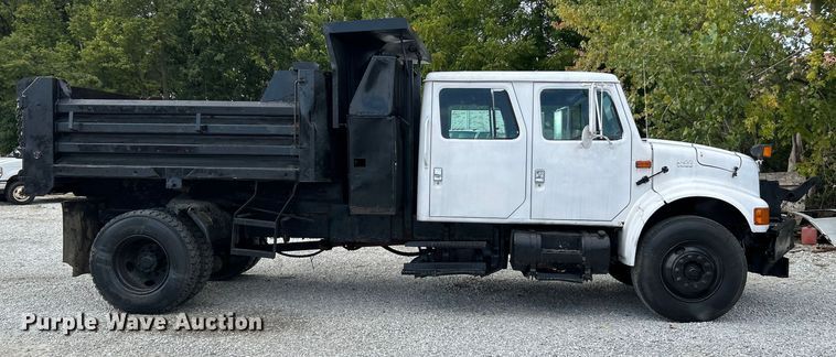 image for item NL9654 2001 International 4900  crew cab dump truck